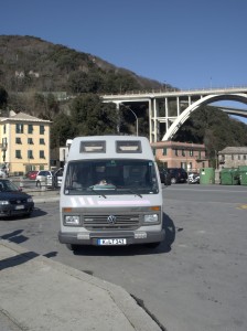 Am Ortseingang Genua von Westen her...